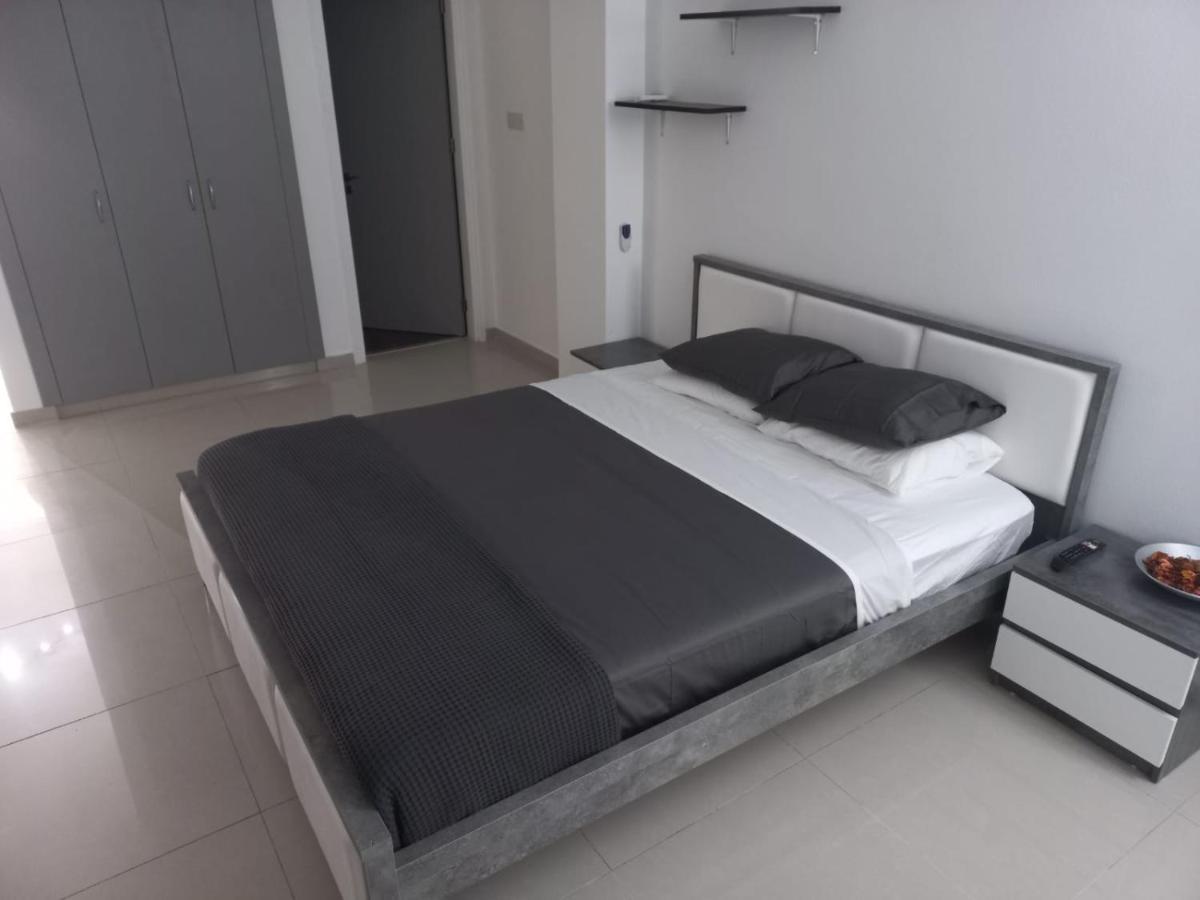 Modern Studio Apartment Armonia Court Паралимни Екстериор снимка