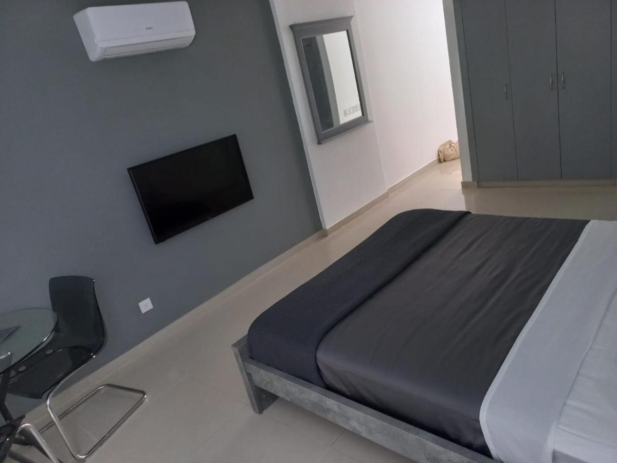 Modern Studio Apartment Armonia Court Паралимни Екстериор снимка