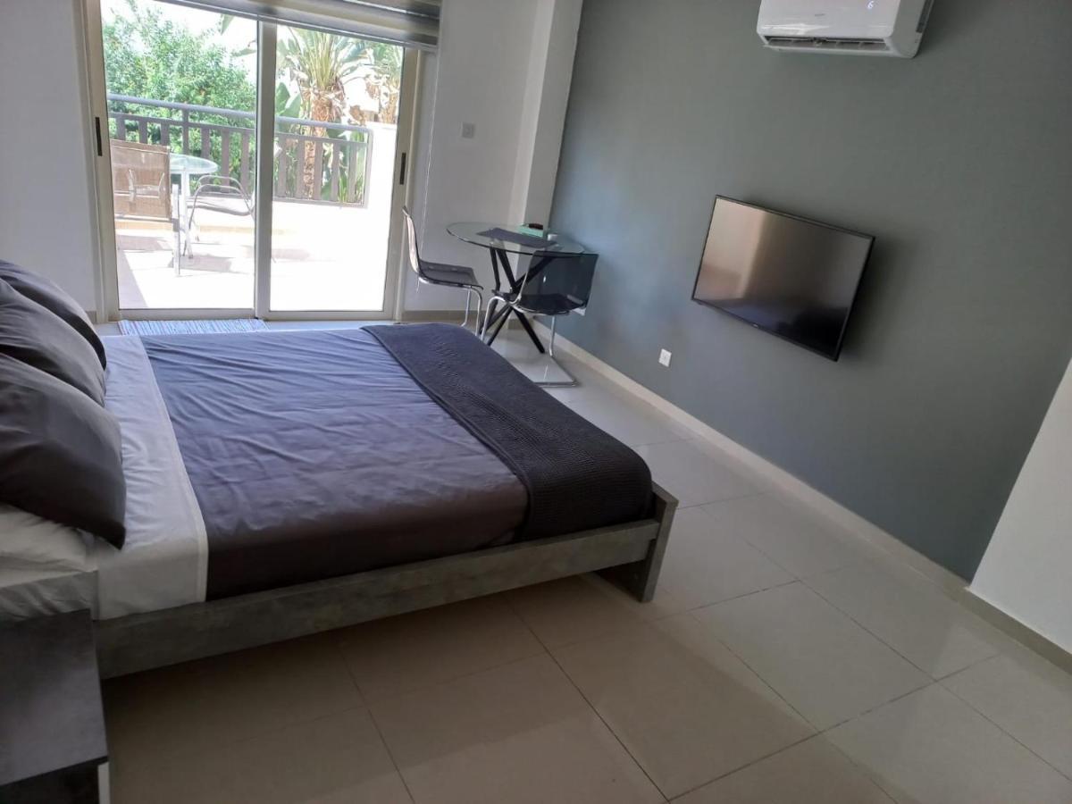 Modern Studio Apartment Armonia Court Паралимни Екстериор снимка