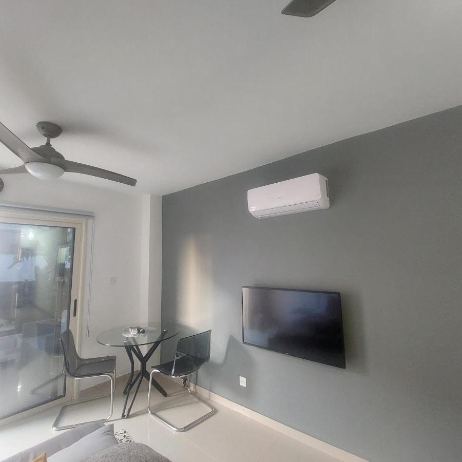 Modern Studio Apartment Armonia Court Паралимни Екстериор снимка