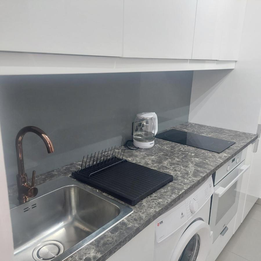 Modern Studio Apartment Armonia Court Паралимни Екстериор снимка